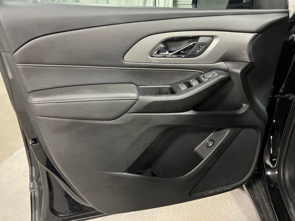 Used 2023 Chevrolet Traverse LT image 25