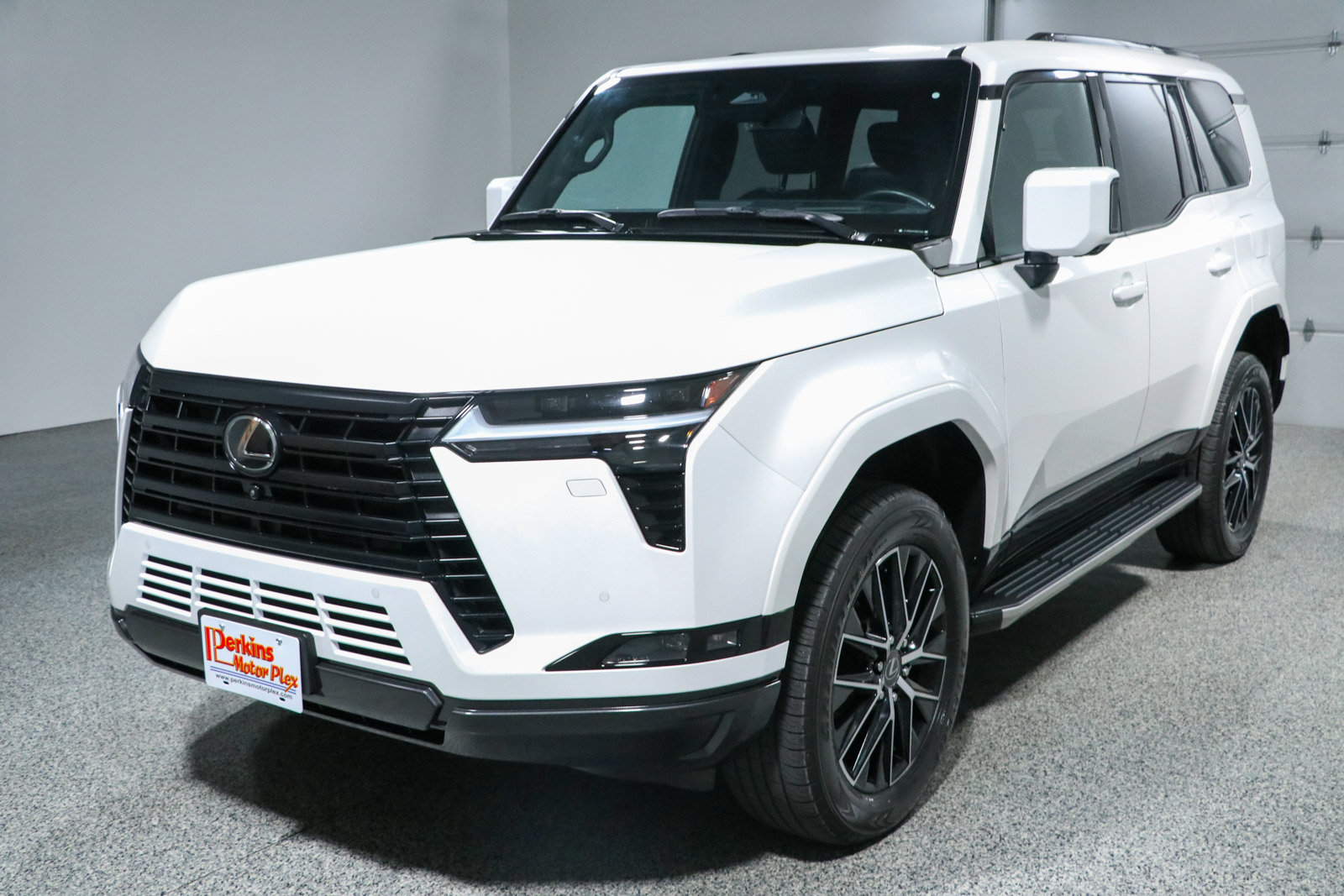 Used 2025 Lexus GX 550 w/ Accessory Package (2T) AWD/4WD image 35