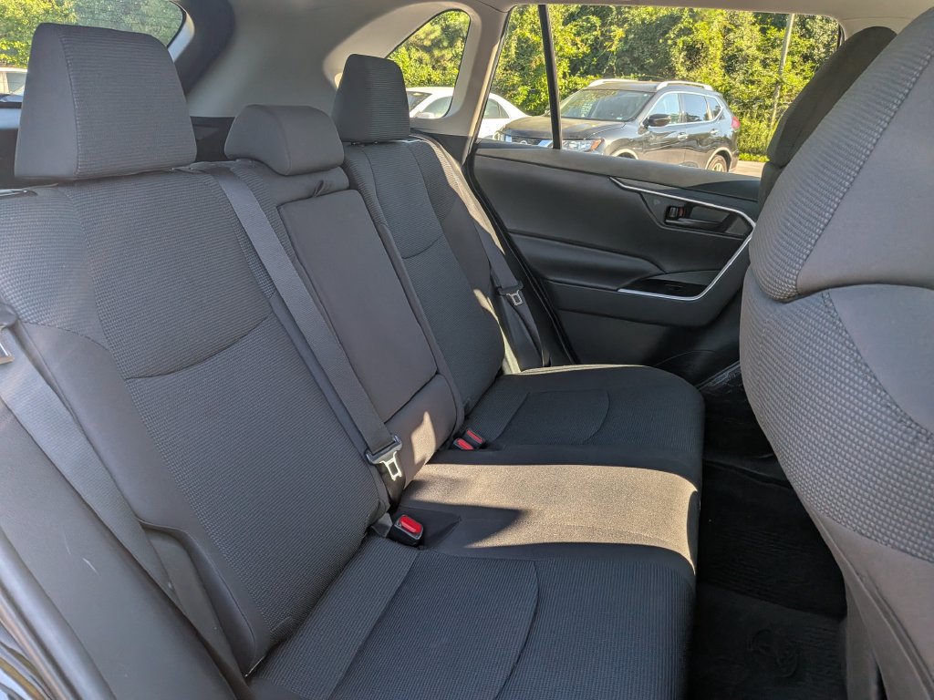 Used 2021 Toyota RAV4 LE FWD image 23