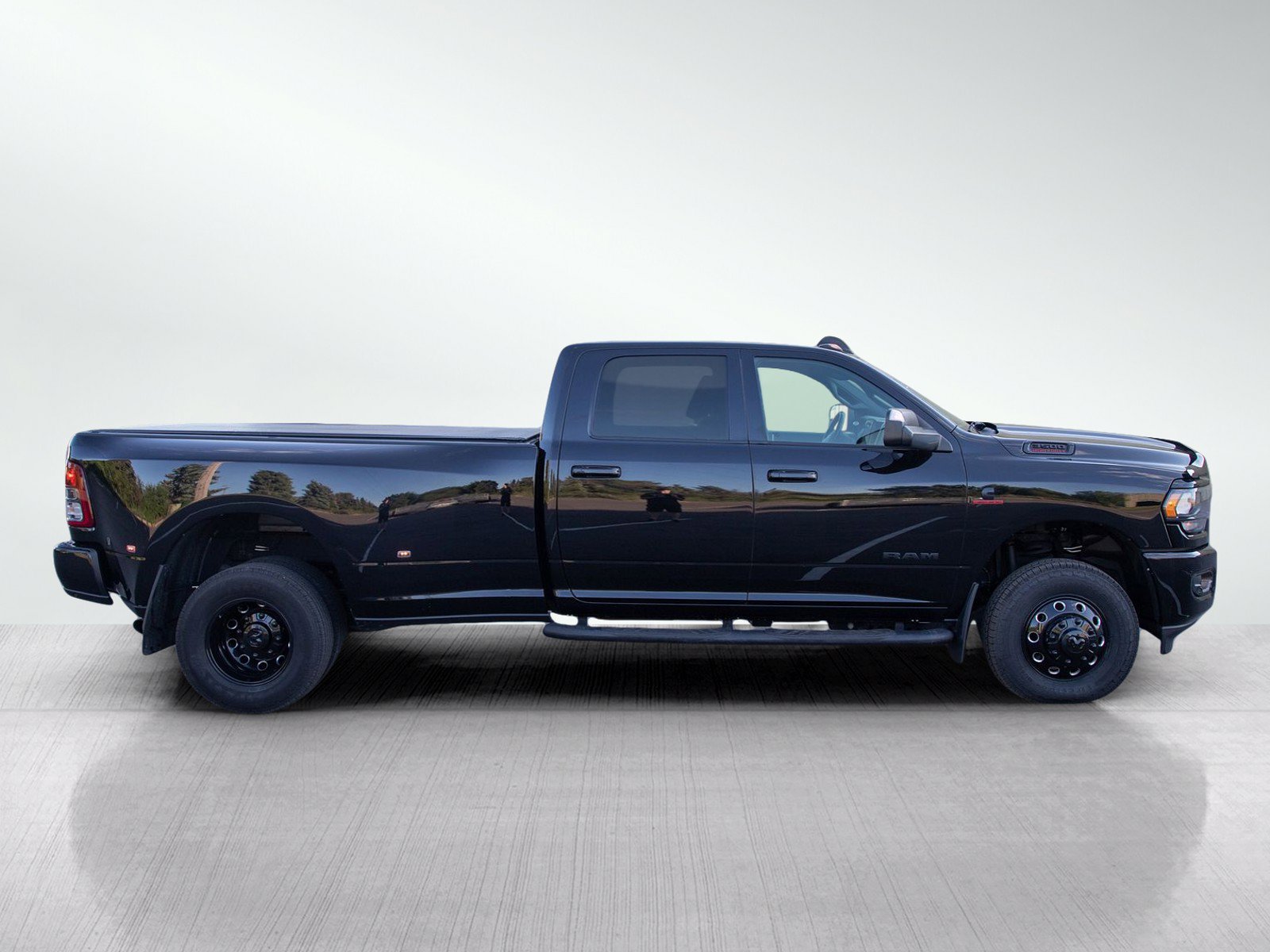 Used 2022 RAM 3500 Big Horn w/ Night Edition AWD/4WD image 6