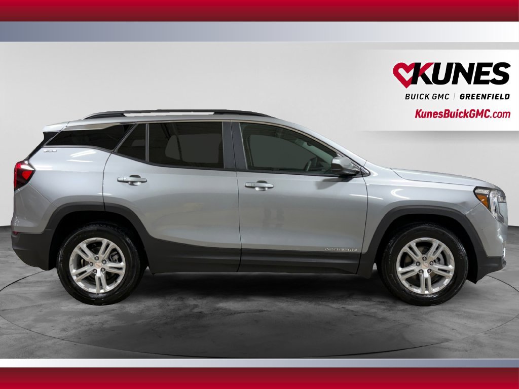 Used 2024 GMC Terrain SLE w/ Driver Convenience Package FWD image 12