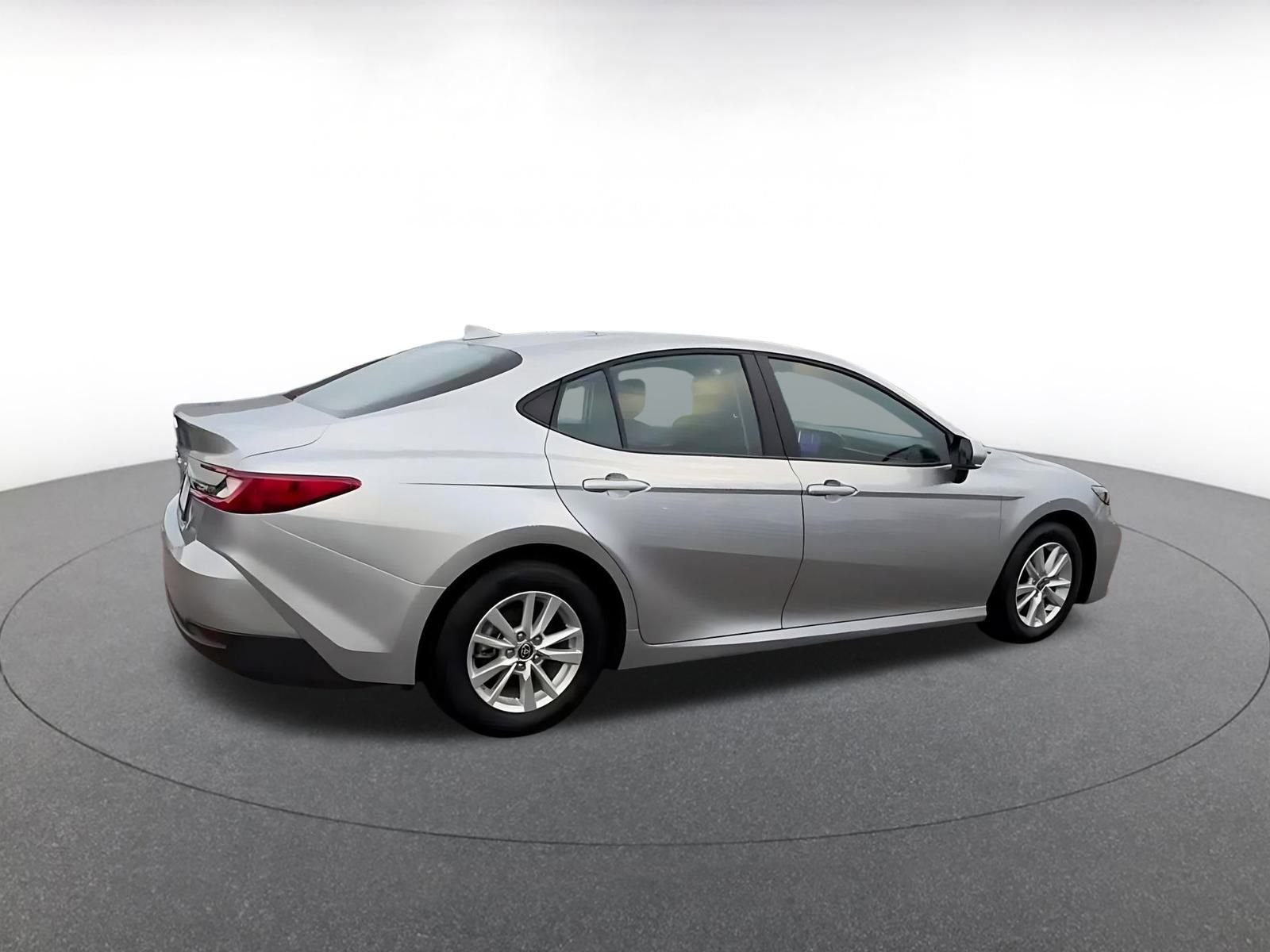 Used 2025 Toyota Camry LE image 15