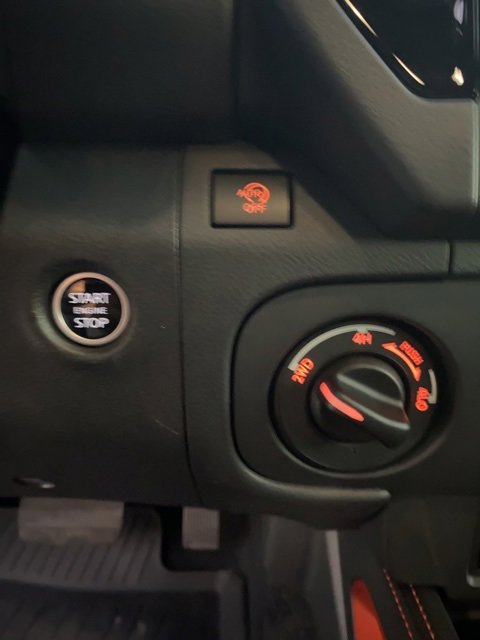 Used 2025 Nissan Frontier PRO-4X w/ Black Accent Package image 18