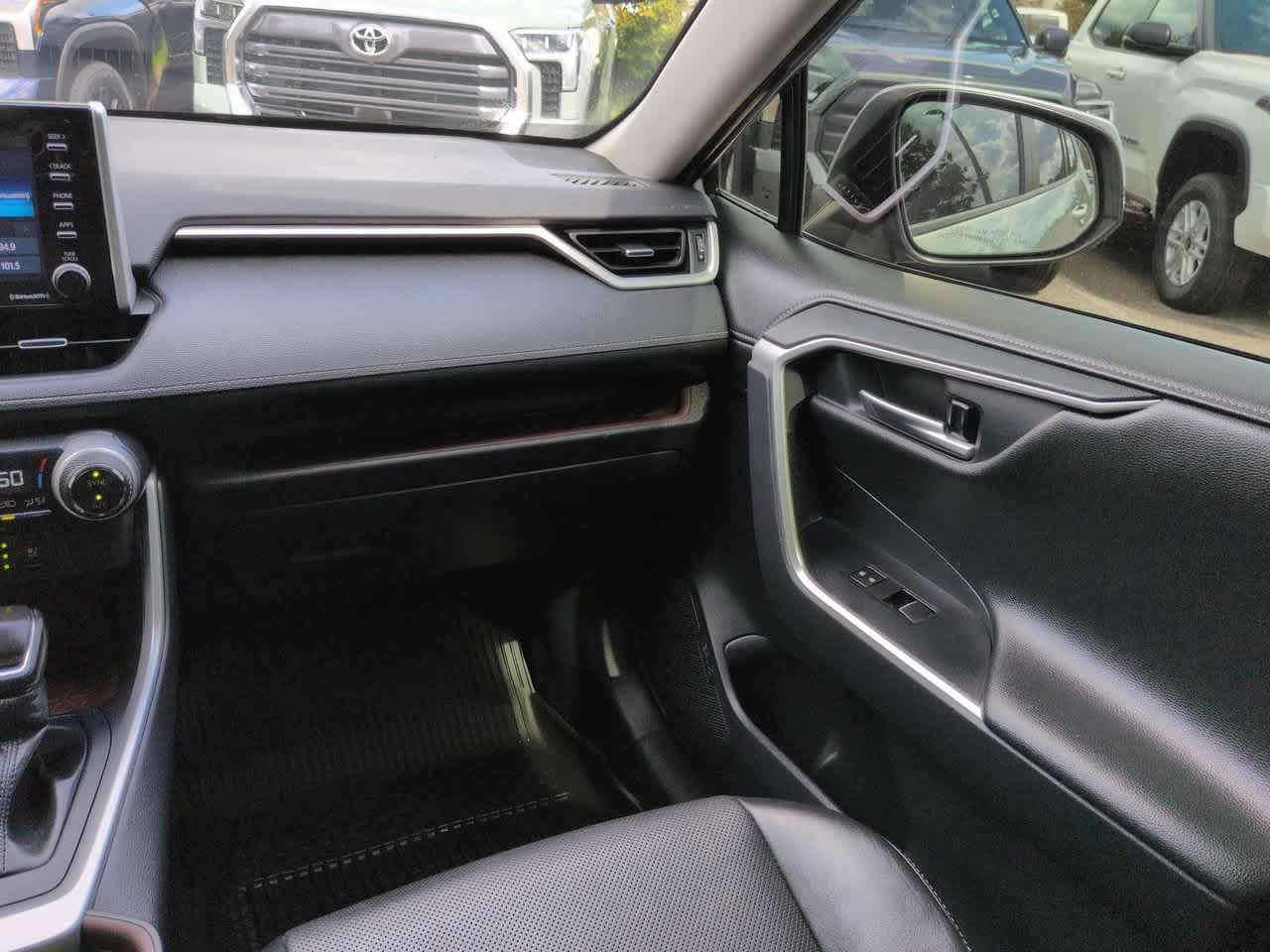 Used 2019 Toyota RAV4 Limited w/ Cold Weather Package FWD image 16