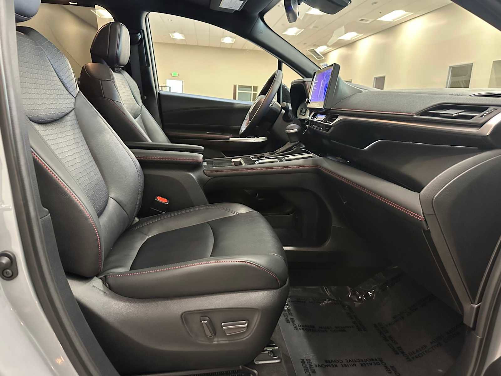 Certified 2025 Toyota Sienna XSE image 27
