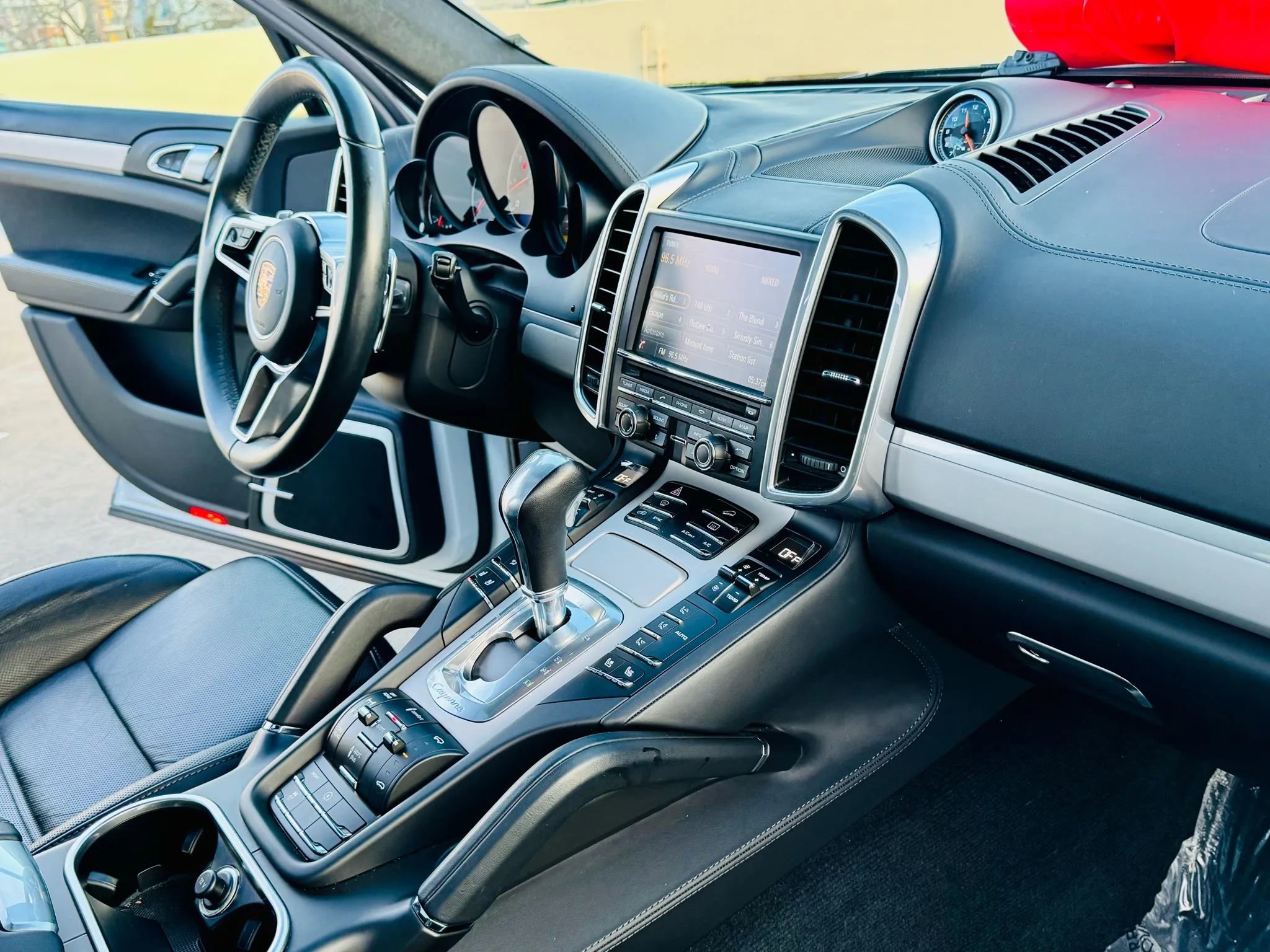 Used 2015 Porsche Cayenne Turbo image 26