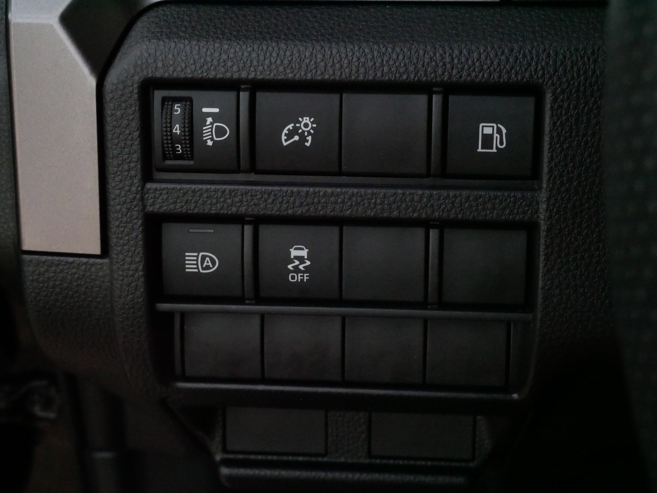 Used 2025 Toyota 4Runner SR5 AWD/4WD image 29
