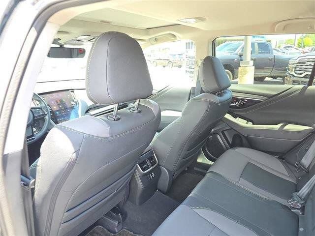 Used 2025 Subaru Outback Onyx Edition AWD/4WD image 17