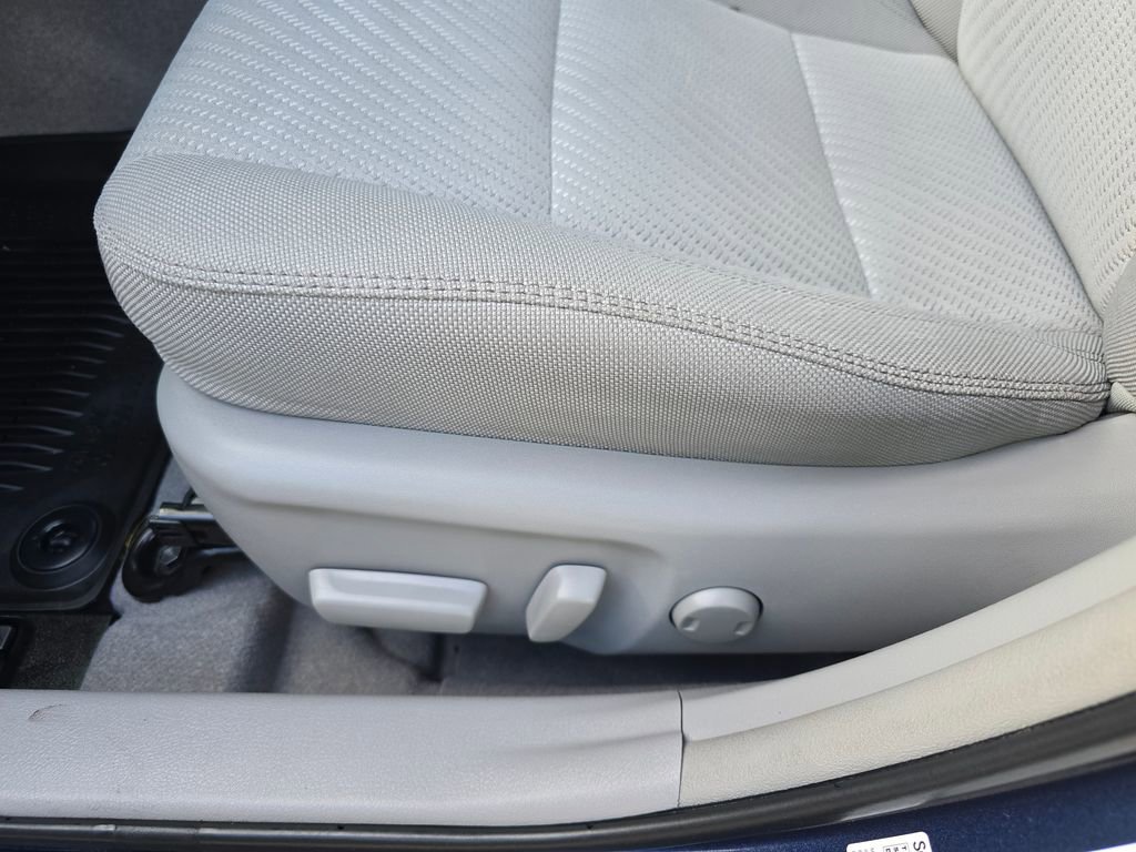 Used 2017 Toyota Camry LE image 19