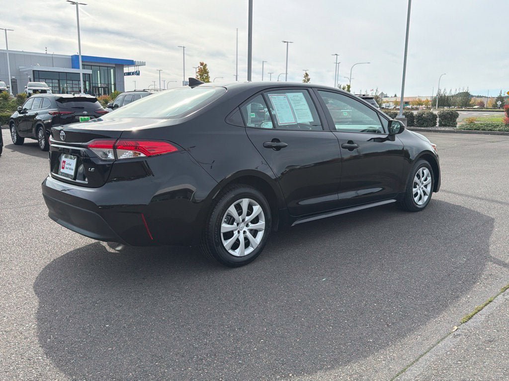 Used 2024 Toyota Corolla LE FWD image 7
