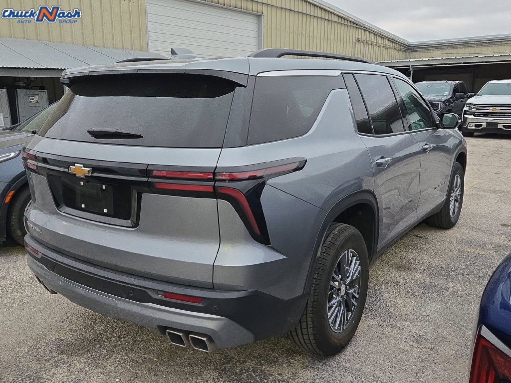 Used 2025 Chevrolet Traverse LT FWD image 6