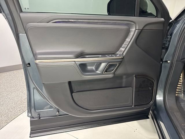 Used 2023 Rivian R1S Adventure AWD/4WD image 13