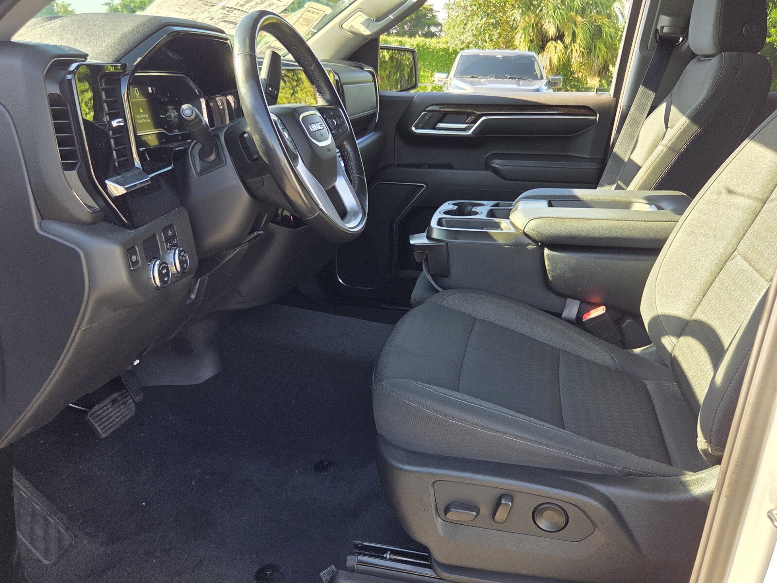 Used 2022 GMC Sierra 1500 Elevation RWD image 9