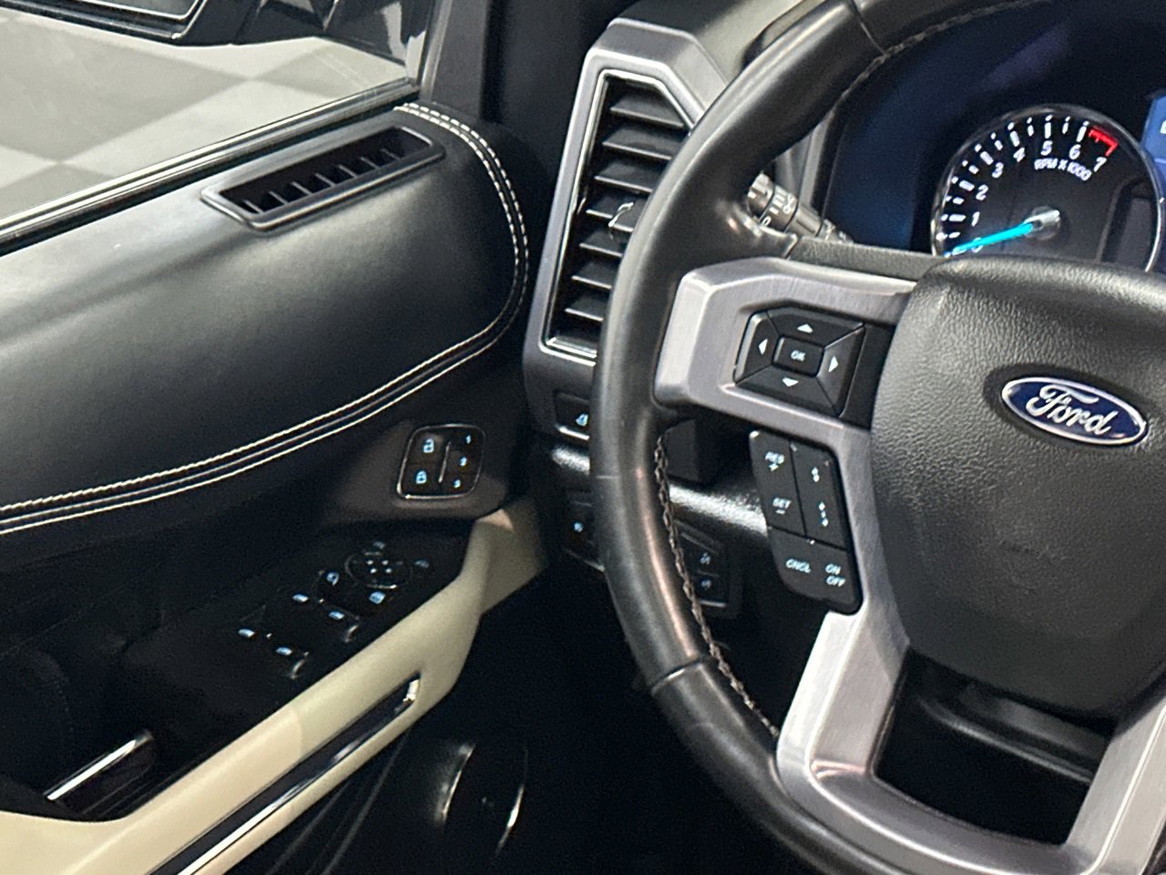 Used 2020 Ford Expedition Platinum image 25