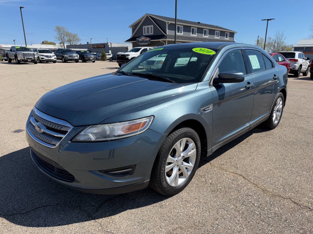 Used 2010 Ford Taurus SEL image 1