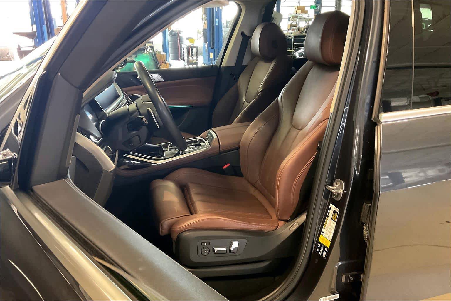 Used 2020 BMW X7 xDrive40i w/ Premium Package AWD/4WD image 7