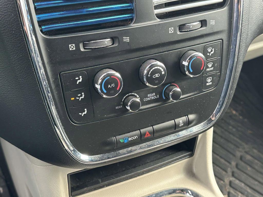 Used 2019 Dodge Grand Caravan SXT image 26