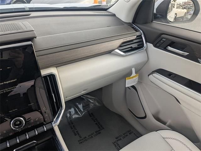 New 2026 GMC Acadia Denali w/ Super Cruise Package image 17