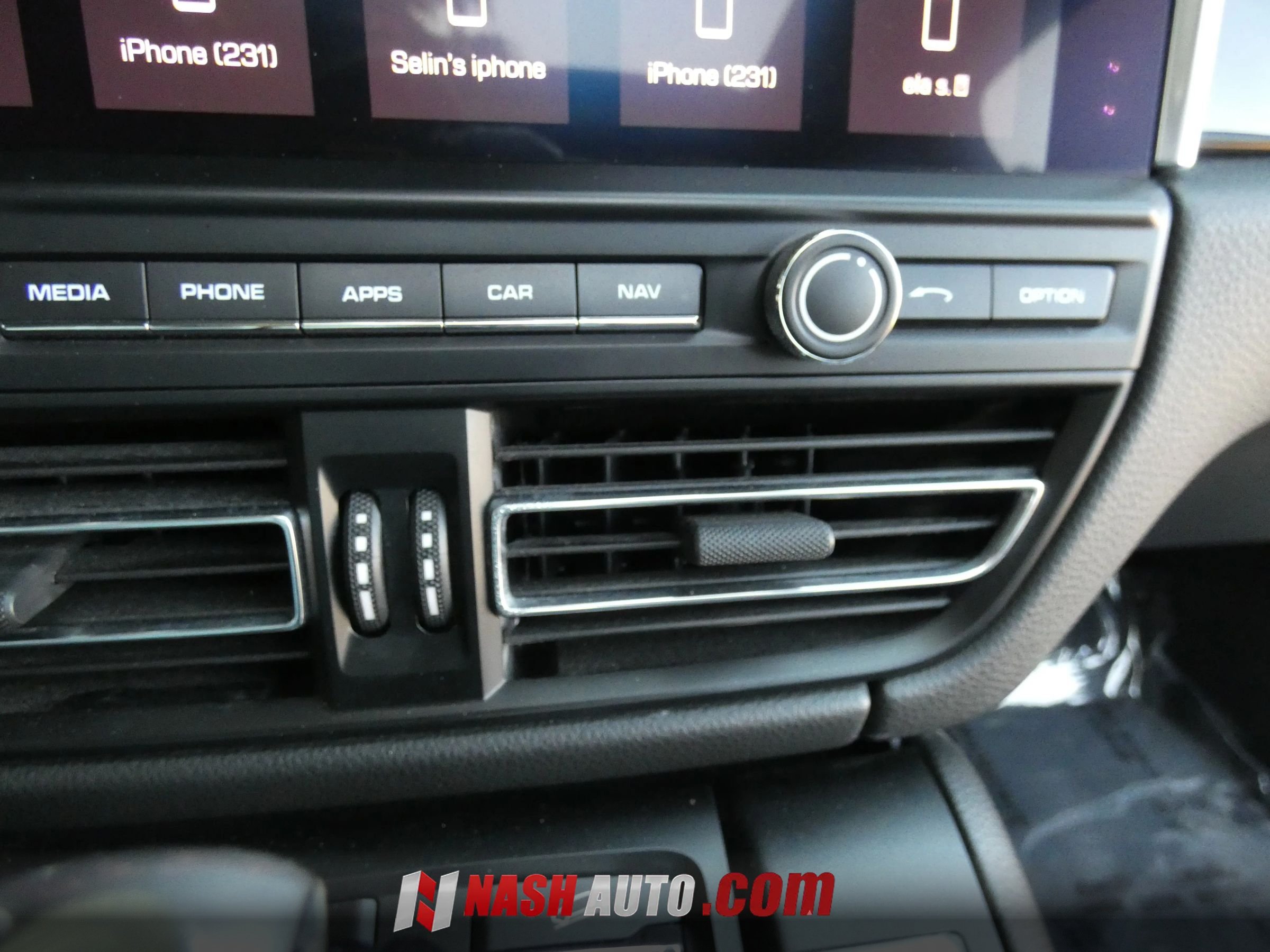 Used 2020 Porsche Macan AWD/4WD image 56
