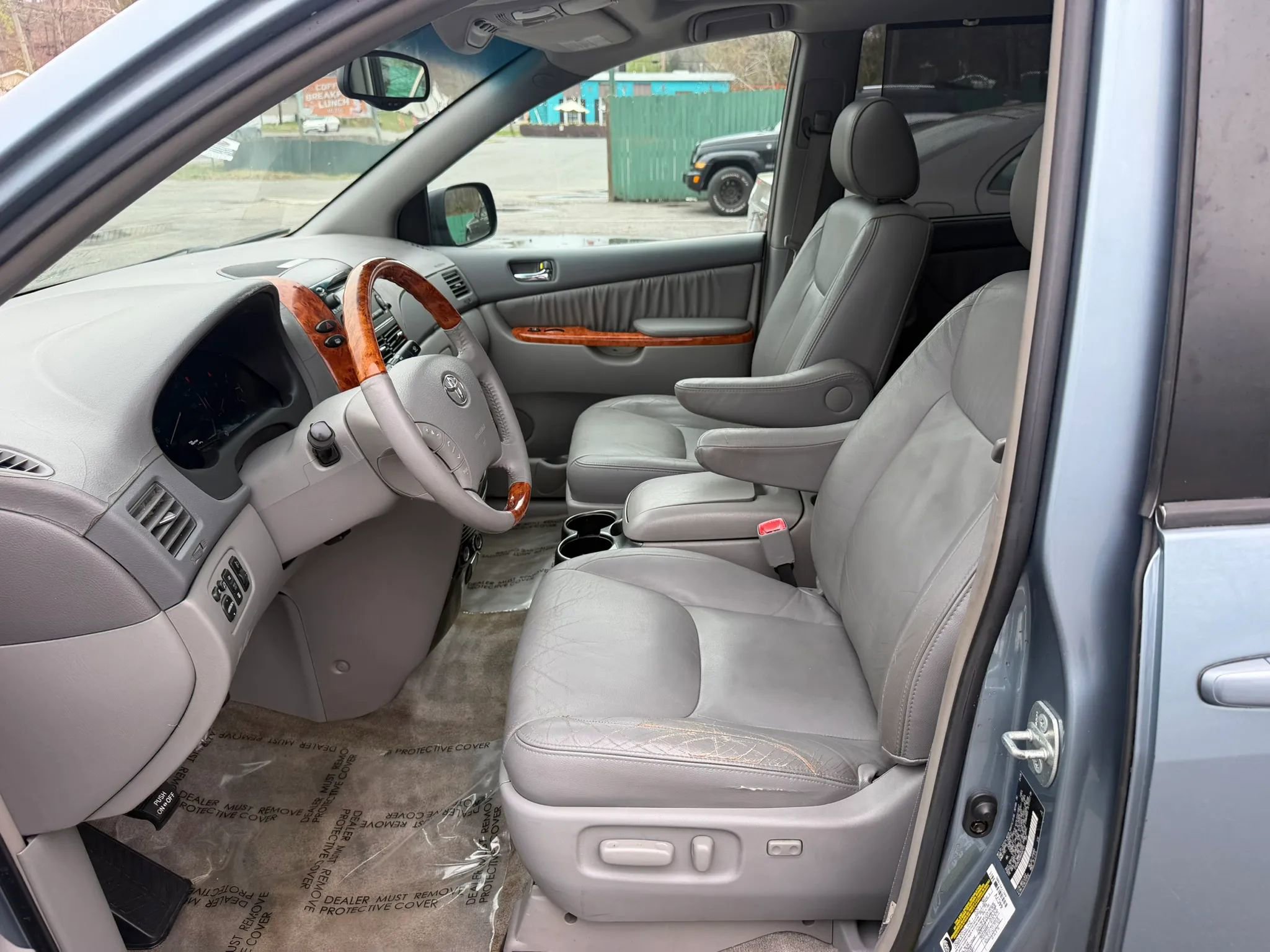 Used 2006 Toyota Sienna XLE Limited image 27