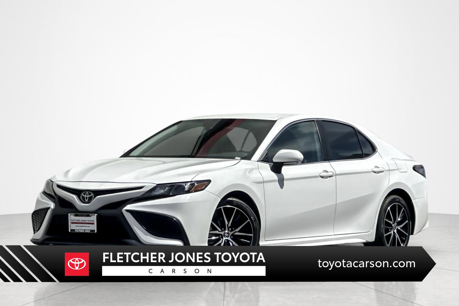 Used 2024 Toyota Camry SE image 1