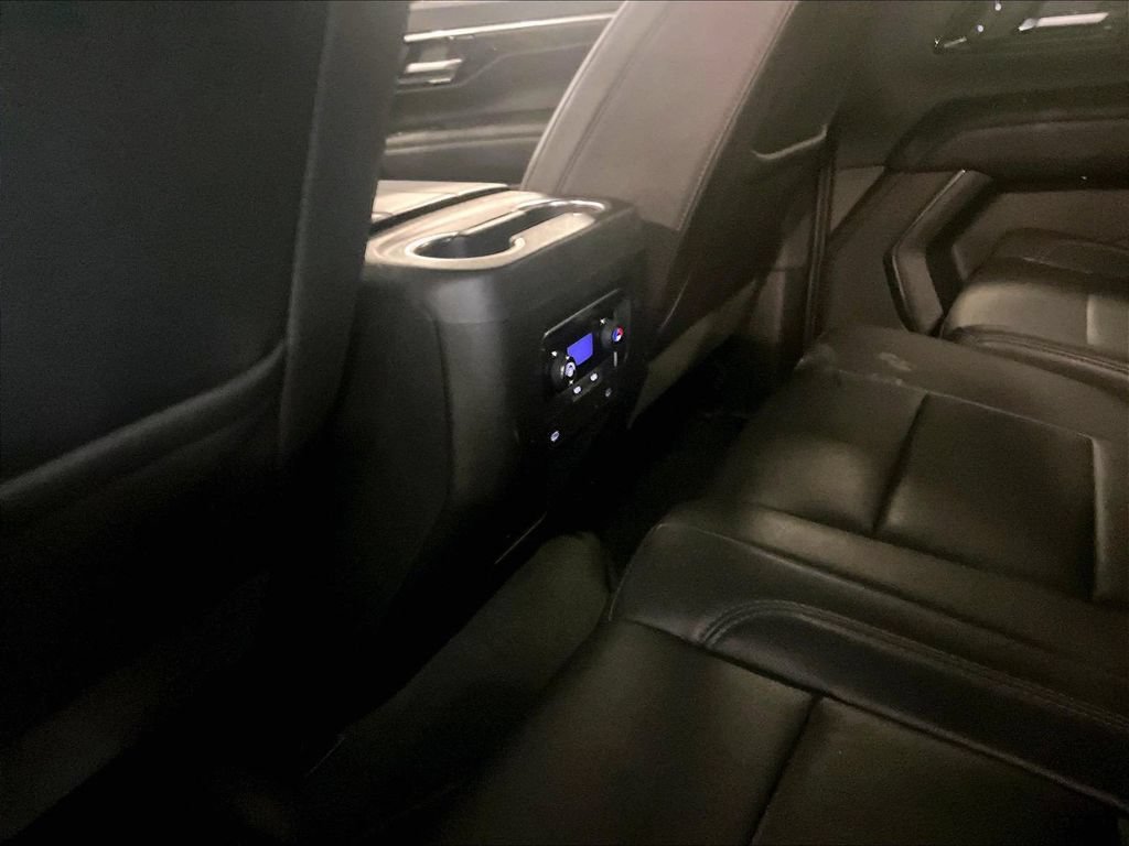 Used 2025 Chevrolet Suburban LT AWD/4WD image 28