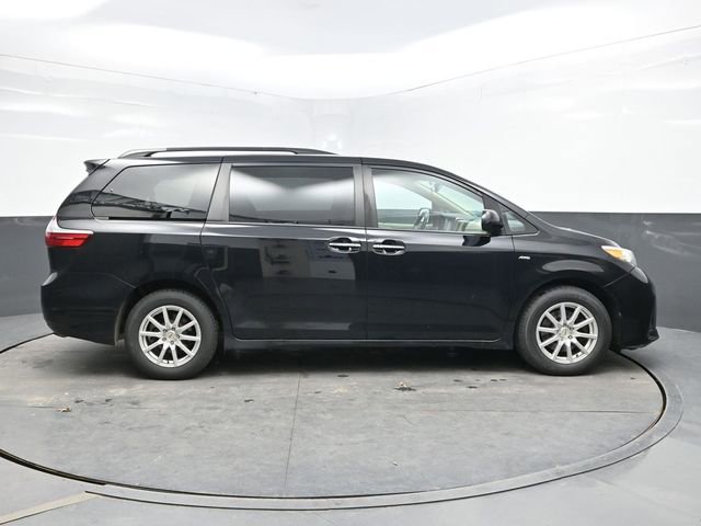 Used 2018 Toyota Sienna XLE AWD/4WD image 8