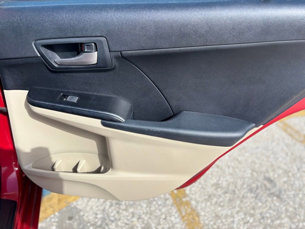 Used 2013 Toyota Camry L image 14
