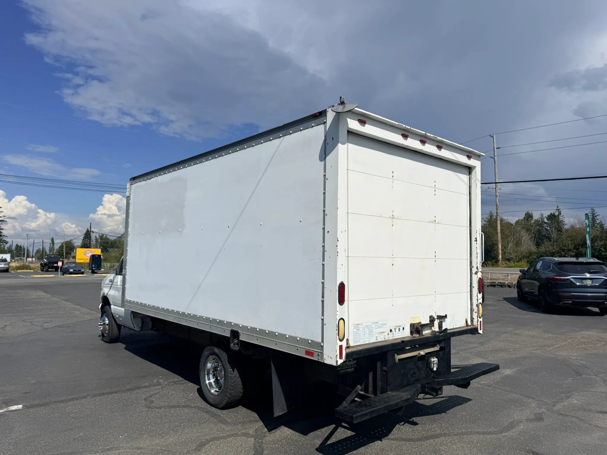 Used 2002 Ford E-350 and Econoline 350 Super Duty RWD image 5