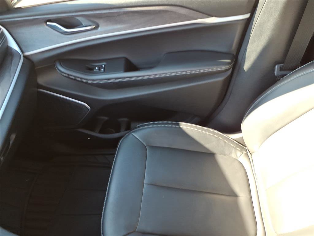 Used 2022 Jeep Grand Cherokee L Limited w/ Trailer Tow Group (B) image 30