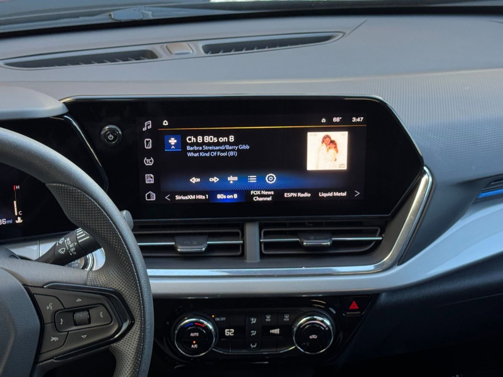 Used 2025 Chevrolet Trax LT image 17