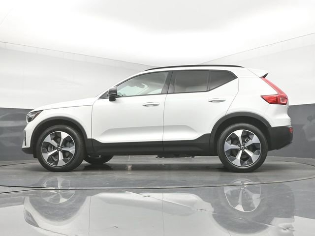 Used 2024 Volvo XC40 B5 Plus image 37