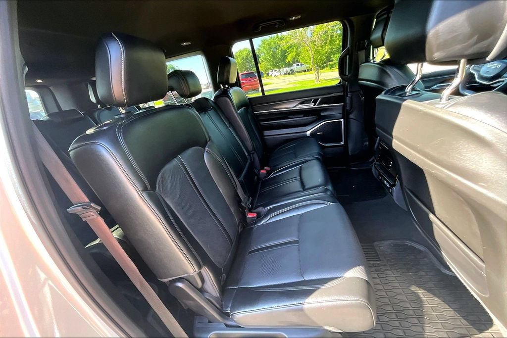 Used 2024 Jeep Wagoneer L Series II w/ Flexible Seating Group AWD/4WD image 26