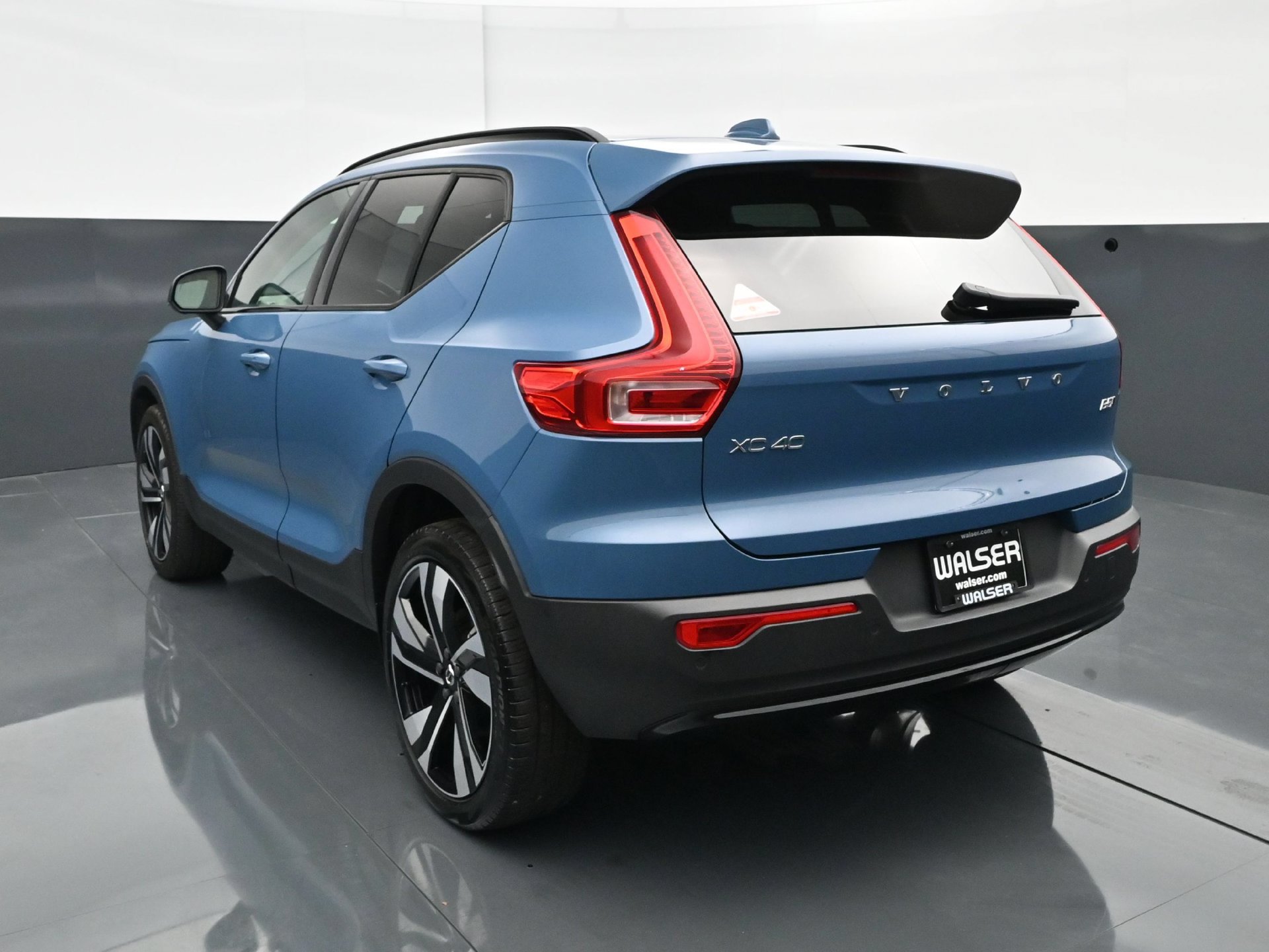 Used 2025 Volvo XC40 B5 Ultra w/ Climate Package AWD/4WD image 5