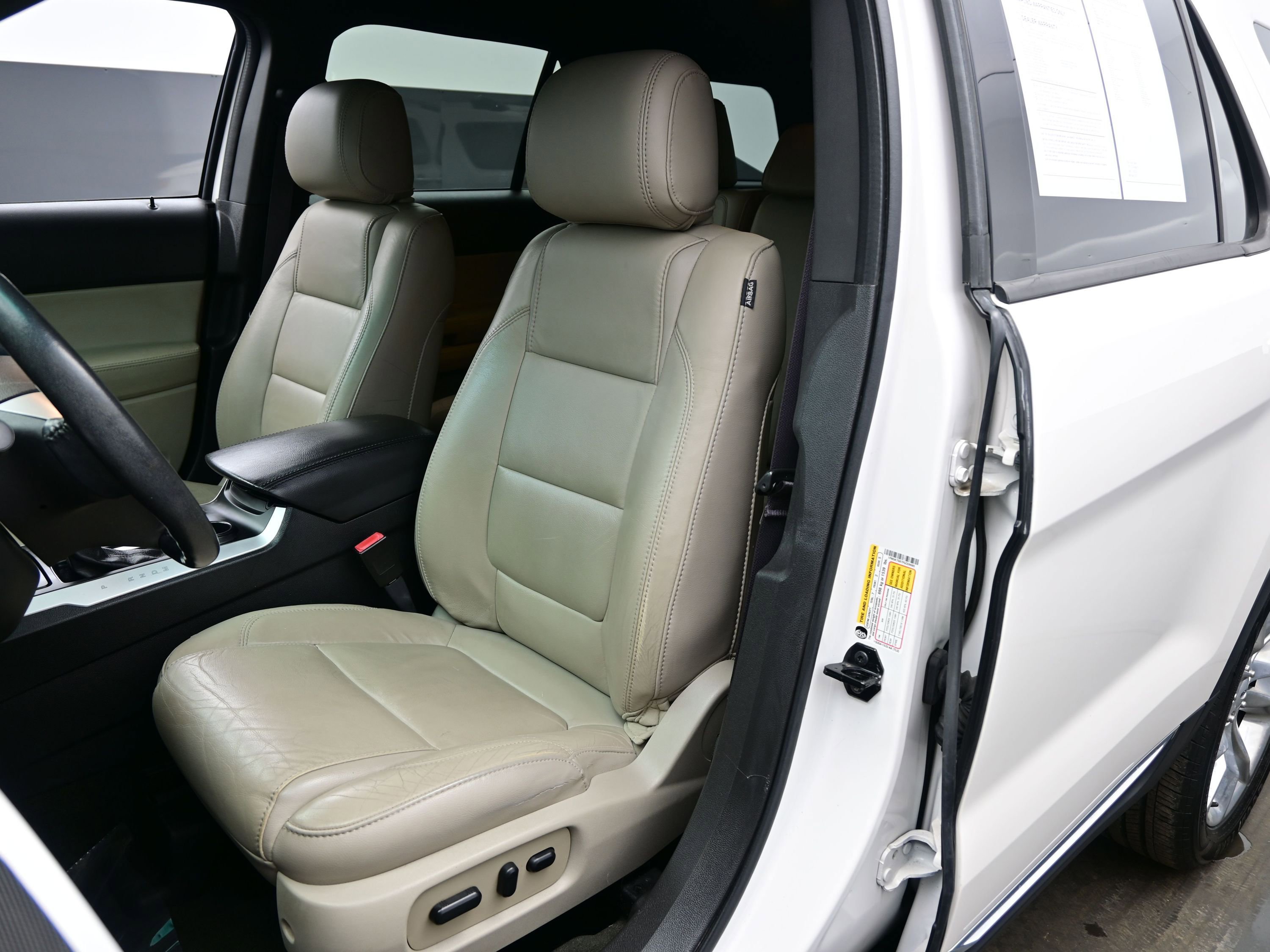 Used 2015 Ford Explorer XLT w/ Equipment Group 202B image 10