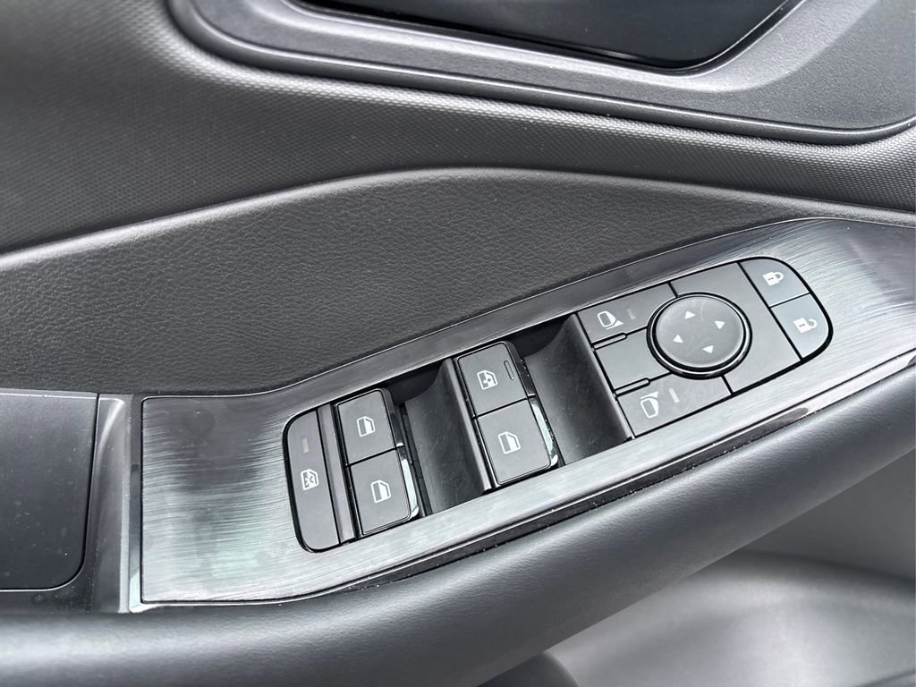 Certified 2025 Nissan Rogue S image 30