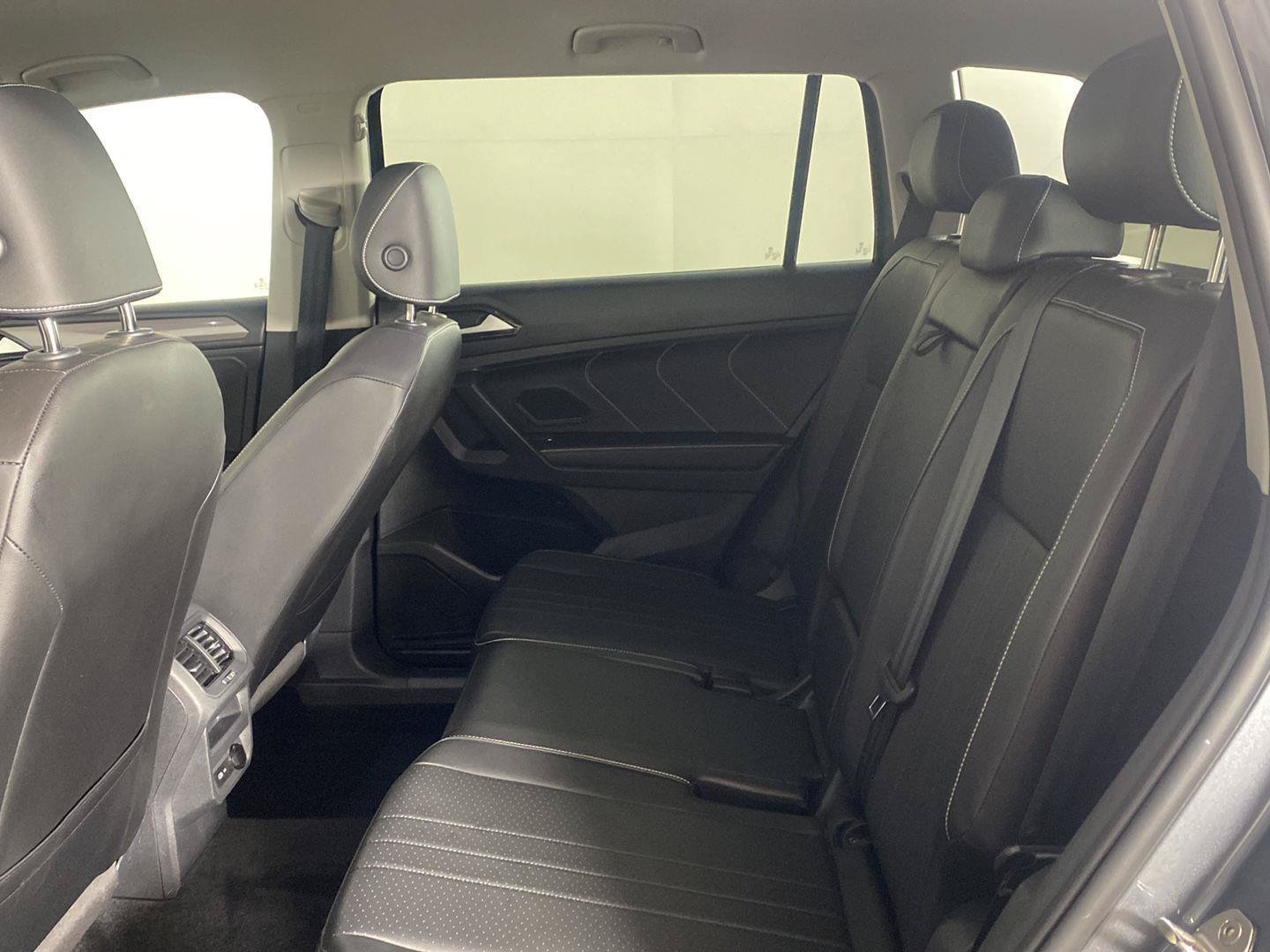 Used 2023 Volkswagen Tiguan SE AWD/4WD image 17