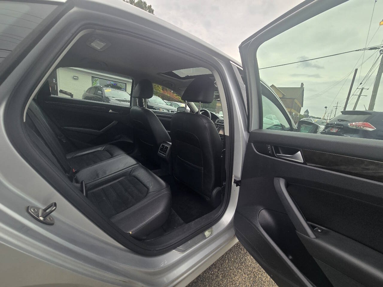 Used 2014 Volkswagen Passat TDI SEL Premium FWD image 28
