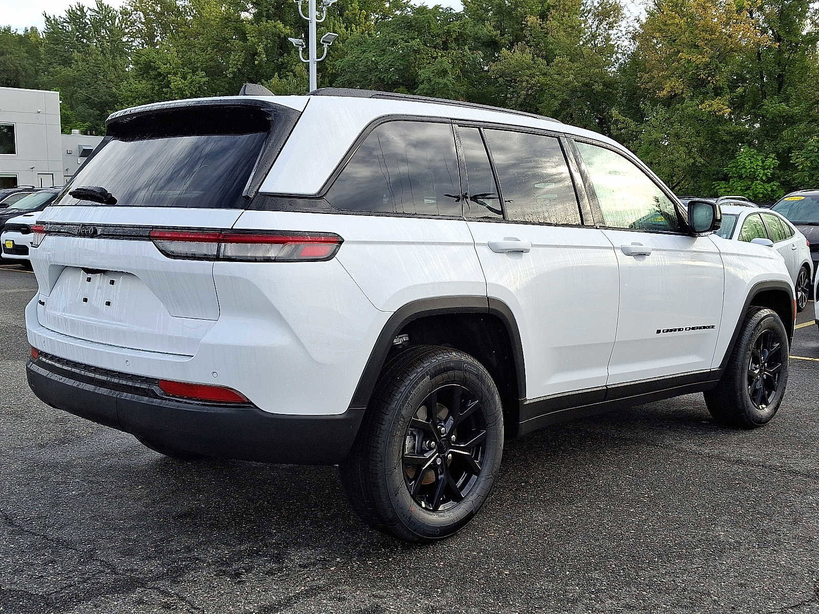 New 2025 Jeep Grand Cherokee Altitude image 4