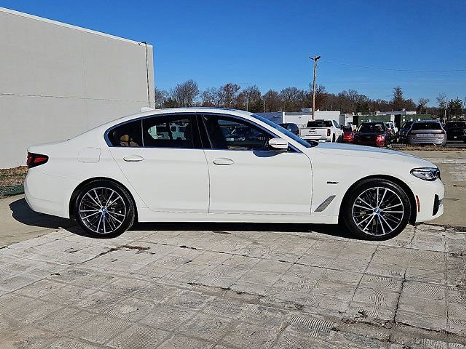 Used 2023 BMW 530e xDrive image 7