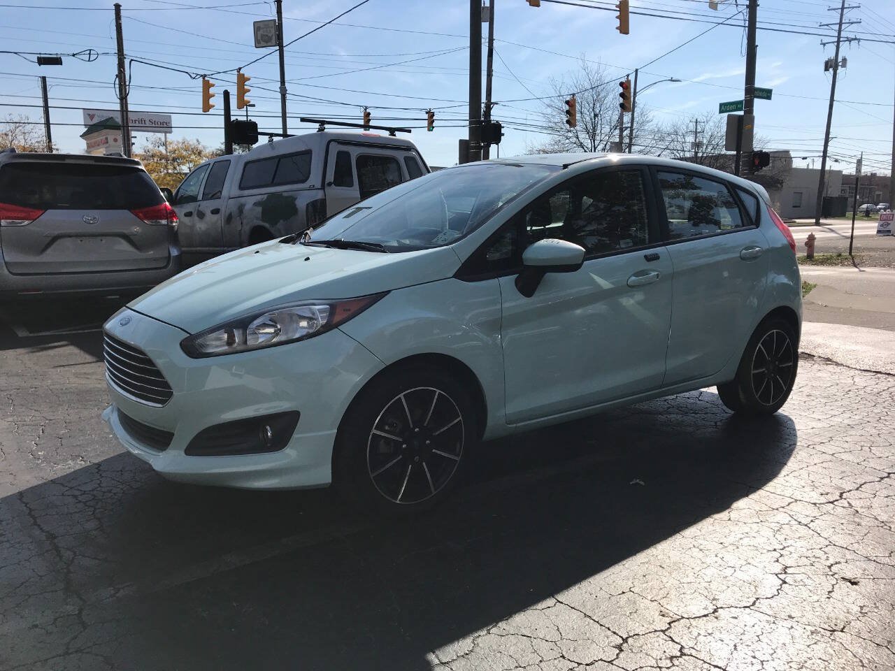 Used 2017 Ford Fiesta SE w/ Equipment Group 201A FWD image 4