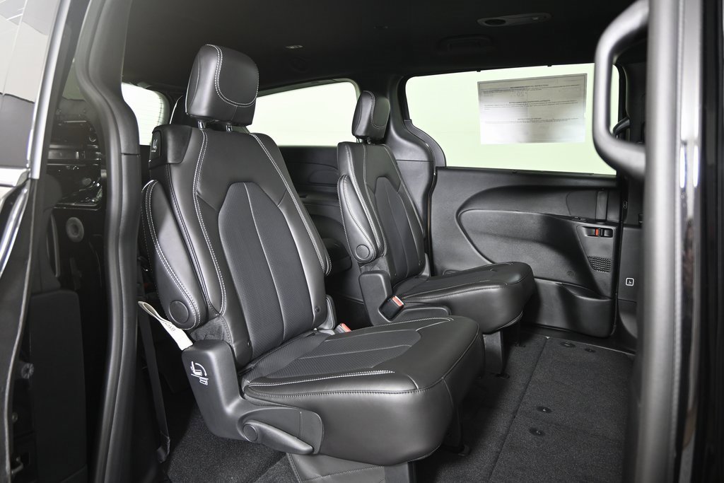 New 2026 Chrysler Pacifica Select image 15