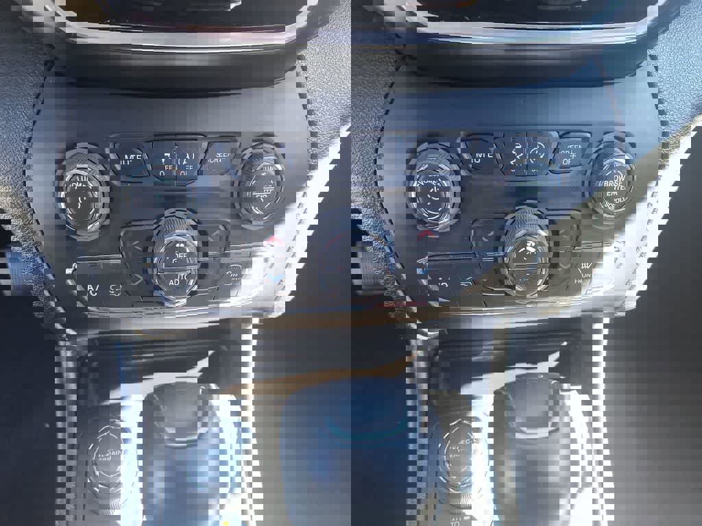 Used 2019 Jeep Cherokee Limited image 18