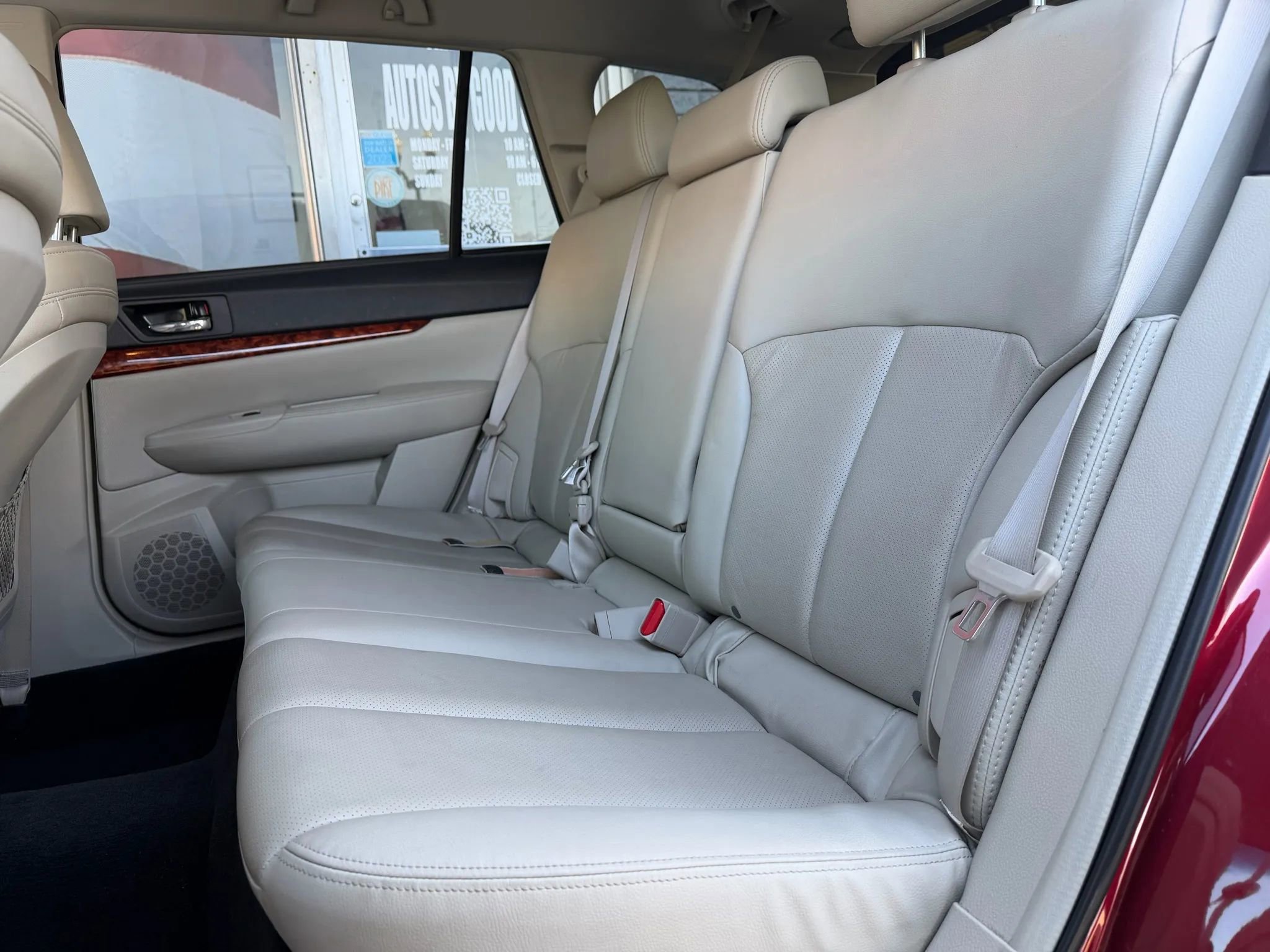 Used 2011 Subaru Outback 2.5i Limited image 12