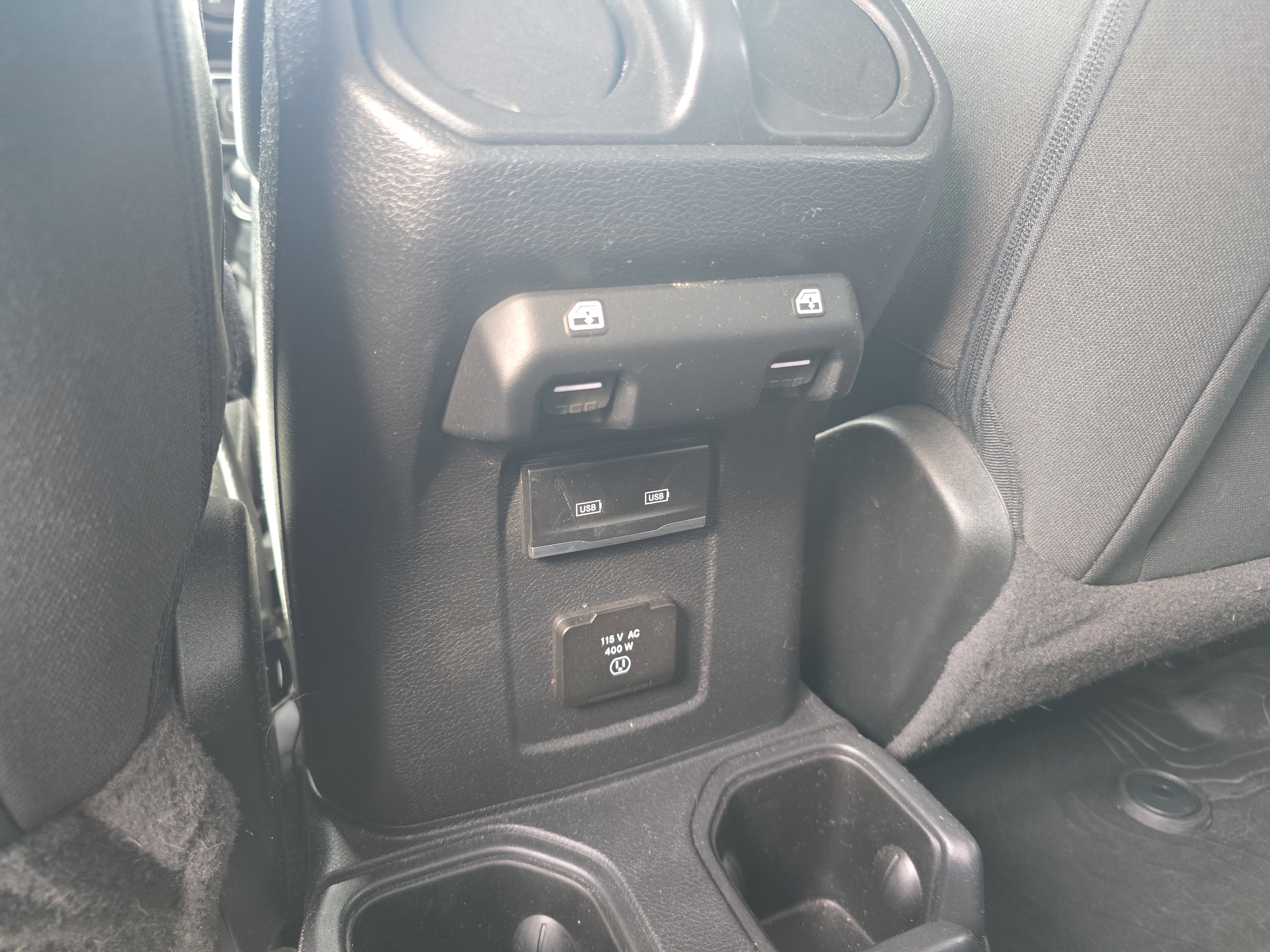 Used 2023 Jeep Gladiator Overland w/ Cold Weather Group image 17