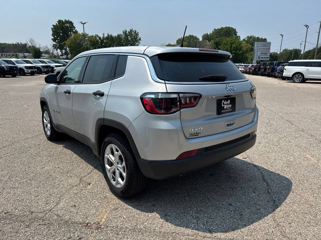 Used 2024 Jeep Compass Sport AWD/4WD image 5