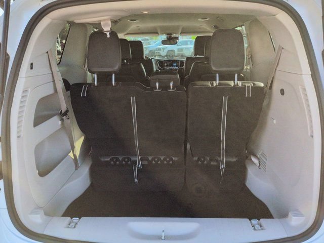 Used 2023 Chrysler Pacifica Touring-L FWD image 12