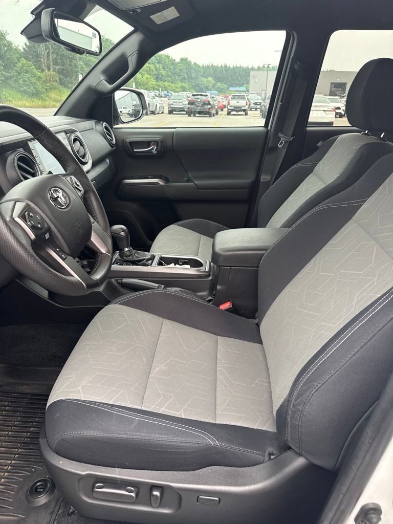 Used 2022 Toyota Tacoma TRD Sport w/ Technology Package AWD/4WD image 13