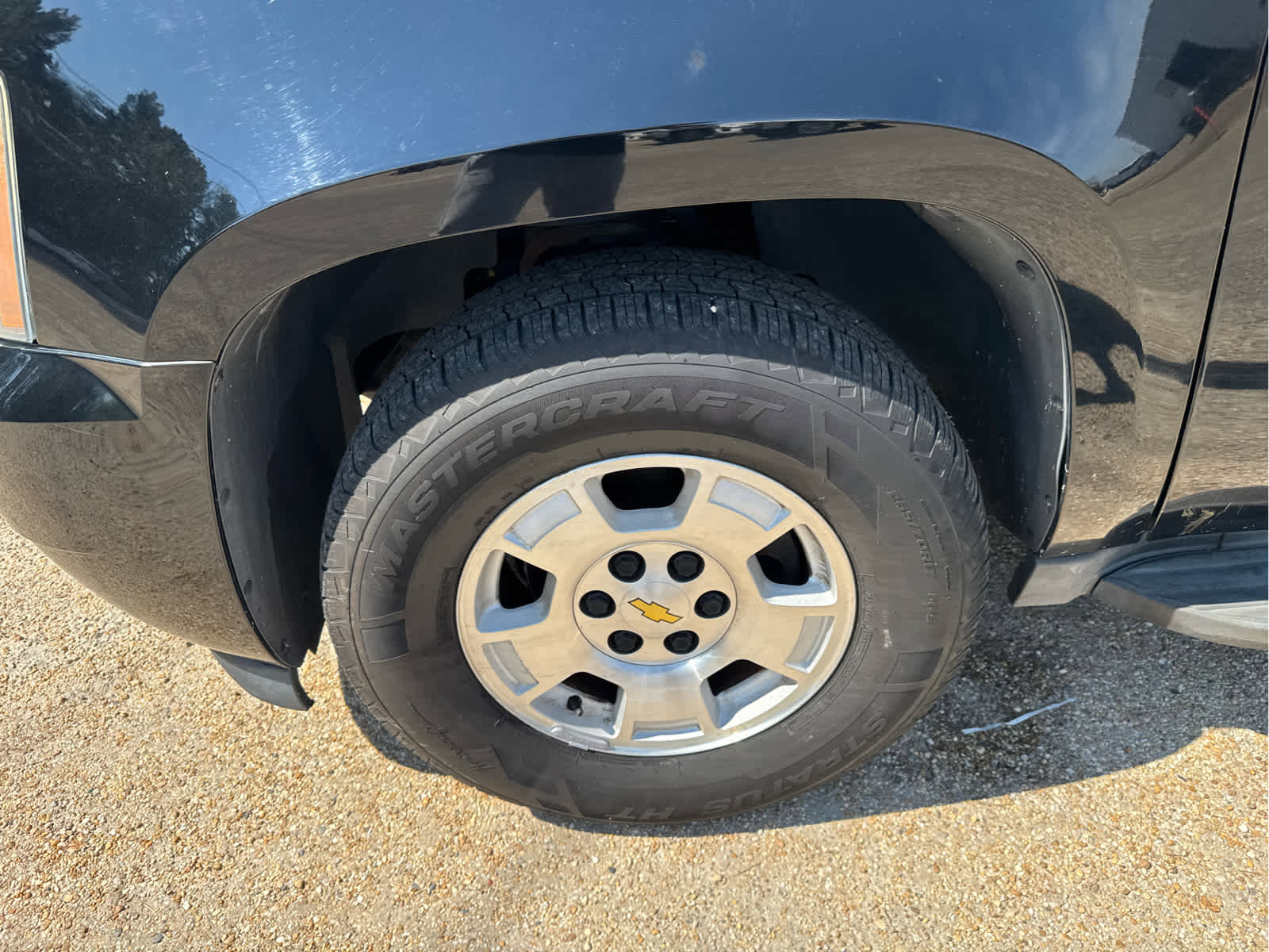 Used 2014 Chevrolet Suburban LT image 12