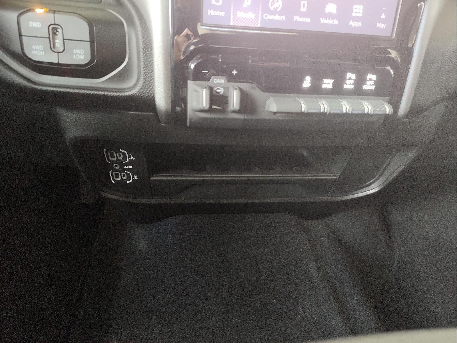 Used 2025 RAM 2500 Big Horn AWD/4WD image 15